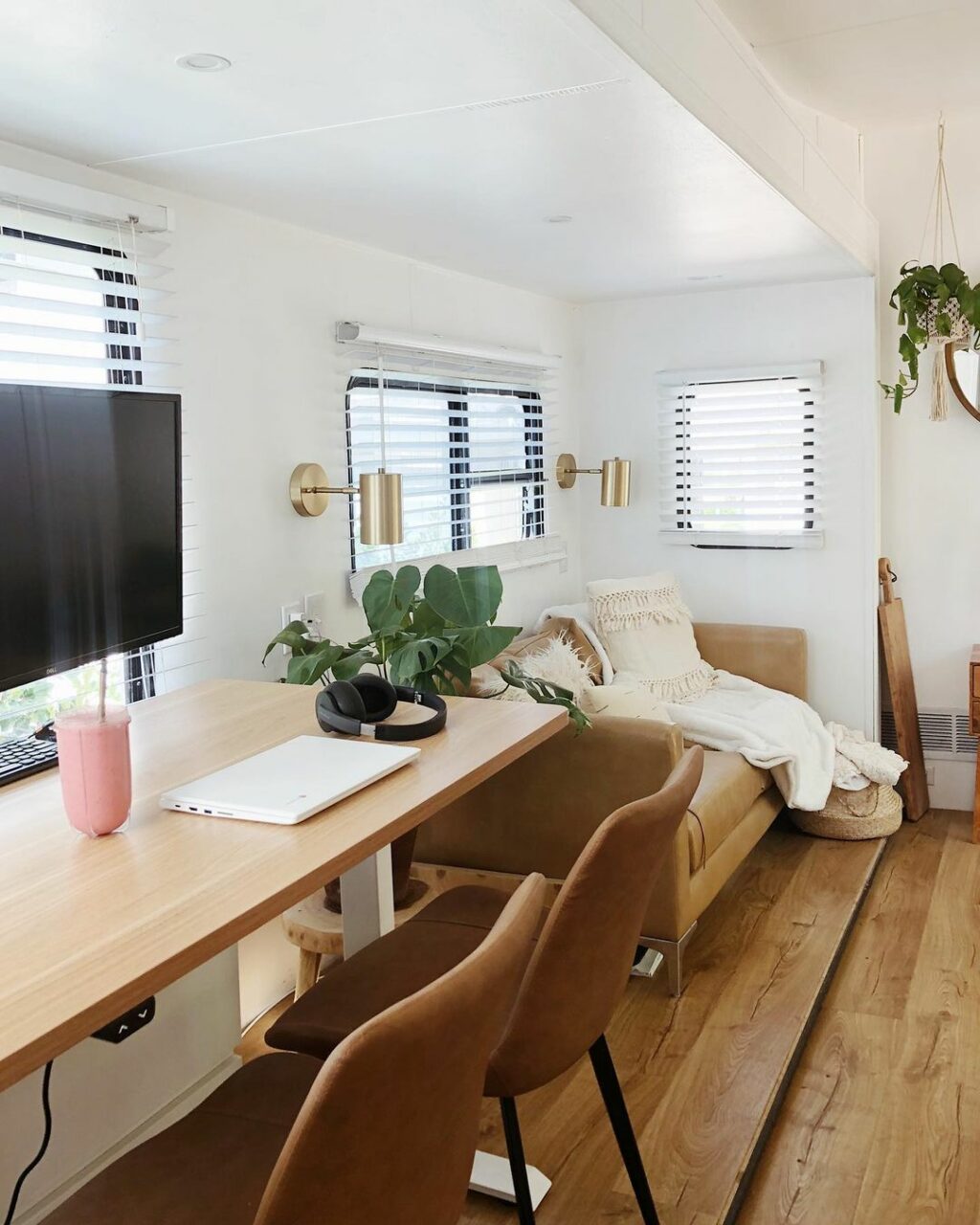 18 Creative RV Office Set-Ups To Inspire You To Travel Full-Time ...