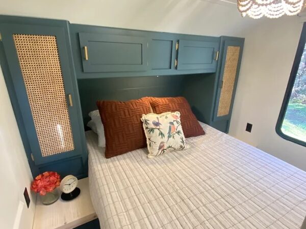 Professionally Renovated Trailer with New Furniture and Bunk Room for 3 Kids